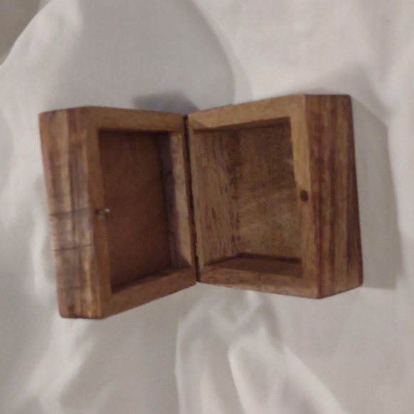 Celtic wooden stash box - Picture 3 of 8